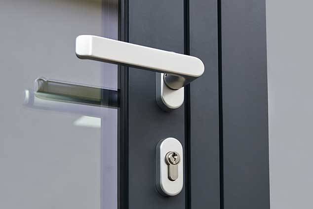 porte-aluminium-poignée-serrure.jpg porte-aluminium-poignée-serrure.jpg